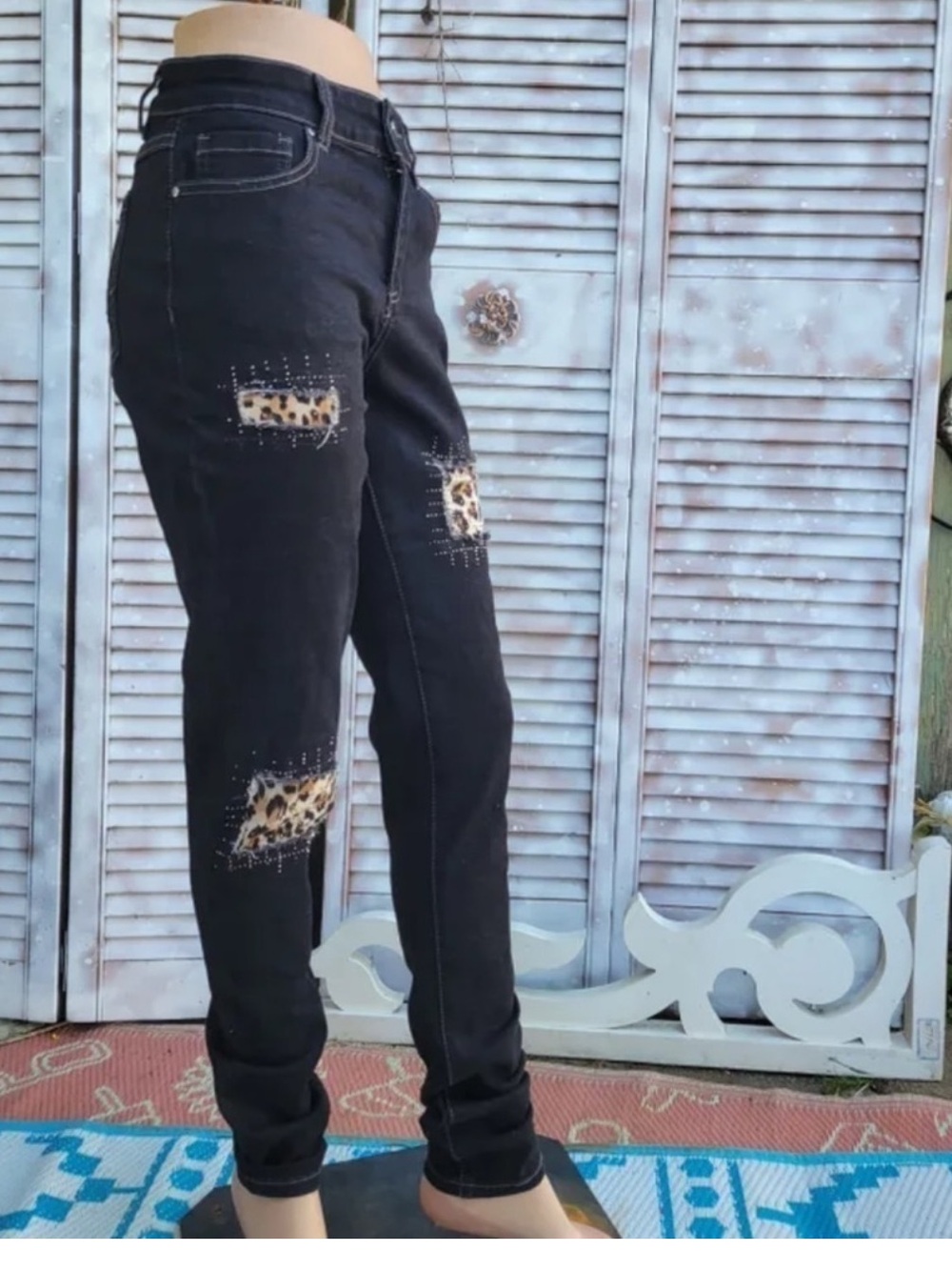 Orly size 8 Black Women's Skinny Jeans with Leopard Patch Detail like new